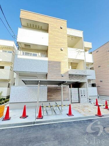 大阪府池田市豊島北２丁目 築1年2ヶ月 3階建