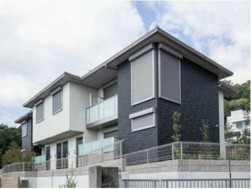 兵庫県神戸市東灘区本山北町６丁目 築8年3ヶ月 2階建