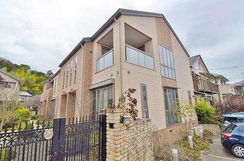 東京都稲城市平尾１丁目 築11年3ヶ月 2階建