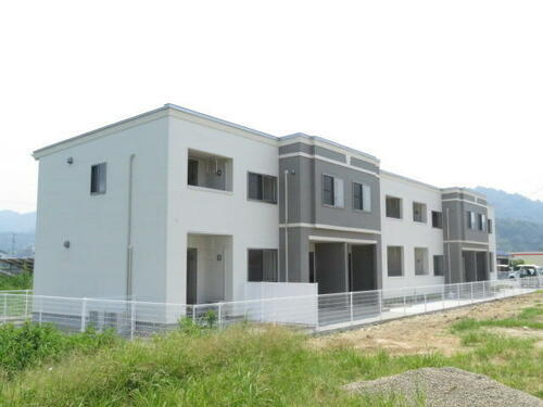 愛媛県新居浜市松神子３丁目 賃貸アパート