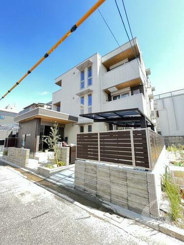 大阪府堺市堺区南半町東１丁 3階建
