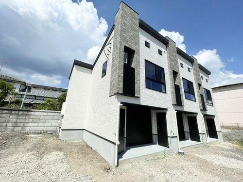 大阪府箕面市粟生外院３丁目 テラスハウス