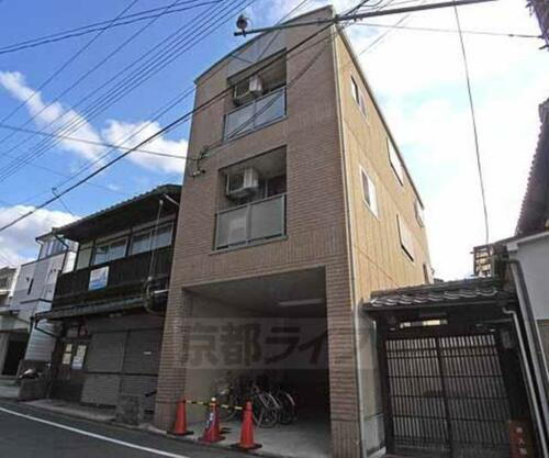 京都府京都市東山区大仏南門通大和大路東入４丁目東瓦町 3階建