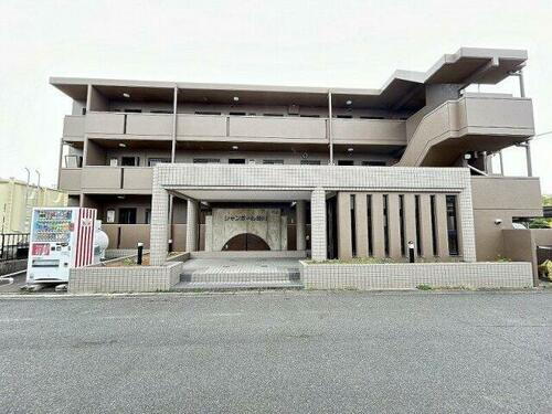 シャンボール砂川 3階建