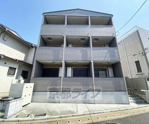 京都府京都市右京区太秦一ノ井町 3階建 