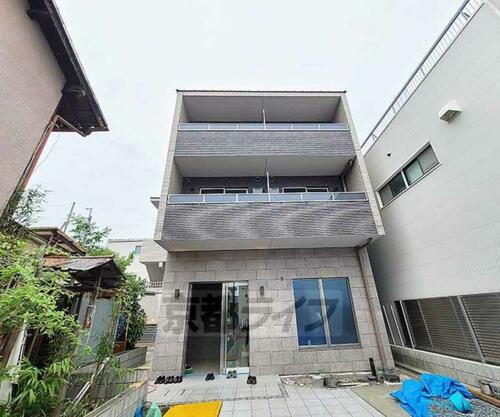 京都府京都市右京区花園艮北町 3階建 