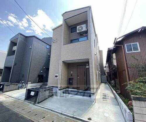 京都府京都市右京区太秦宮ノ前町 3階建 
