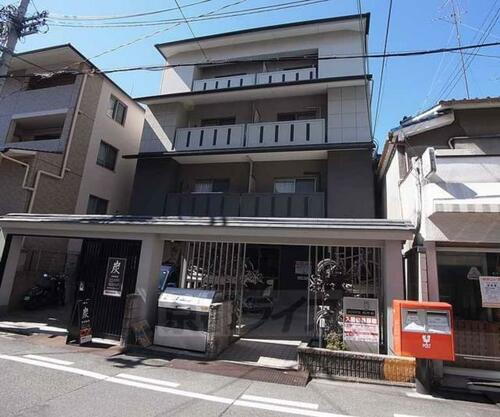 京都府京都市中京区釜座通丸太町下る桝屋町 4階建