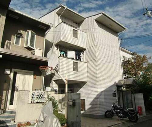 パストラルヤベ 3階建