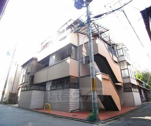 京都府京都市下京区和気町 3階建