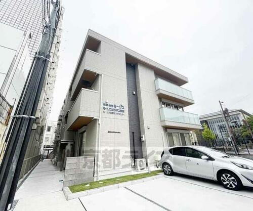 京都府京都市右京区山ノ内五反田町 3階建