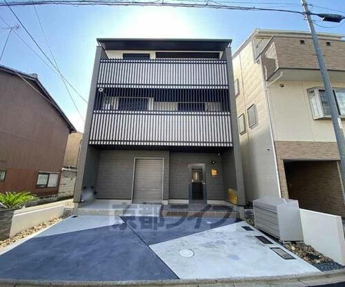京都府京都市右京区花園内畑町 3階建 