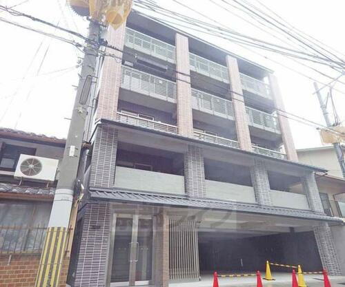 京都府京都市上京区一条通大宮西入鏡石町 5階建