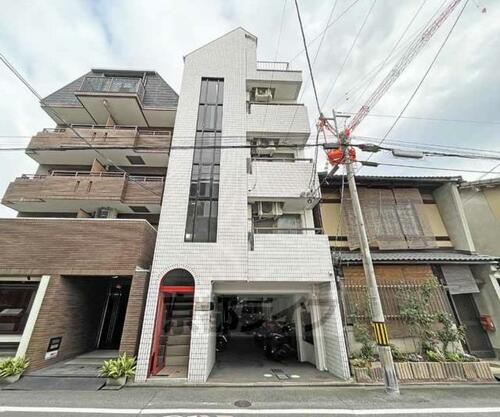 京都府京都市中京区釜座通丸太町下る桝屋町 4階建
