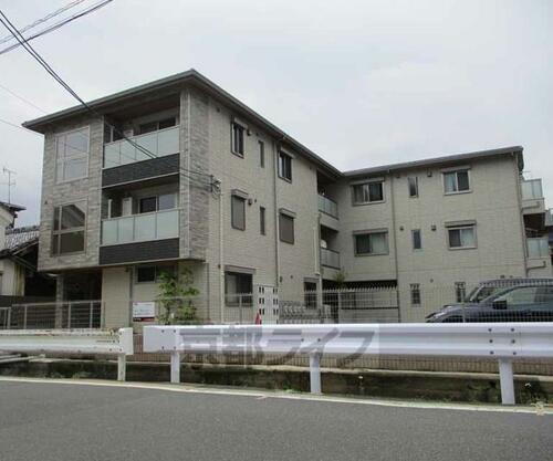 京都府京都市西京区川島玉頭町 3階建
