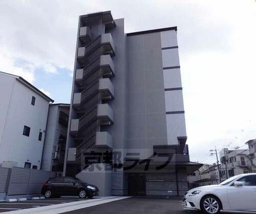京都府京都市右京区西京極堤外町 7階建