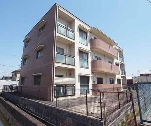 京都府京都市西京区川島野田町 3階建