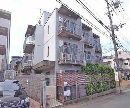 京都府京都市山科区小山中ノ川町 3階建
