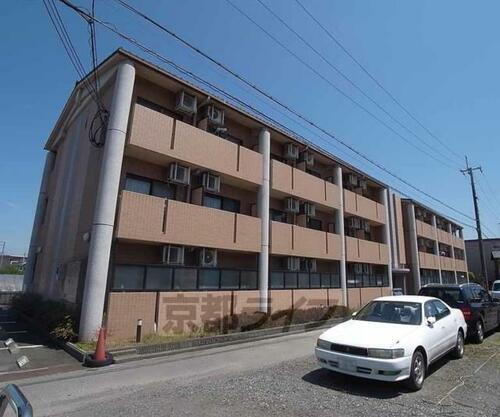 京都府京都市伏見区向島津田町 3階建