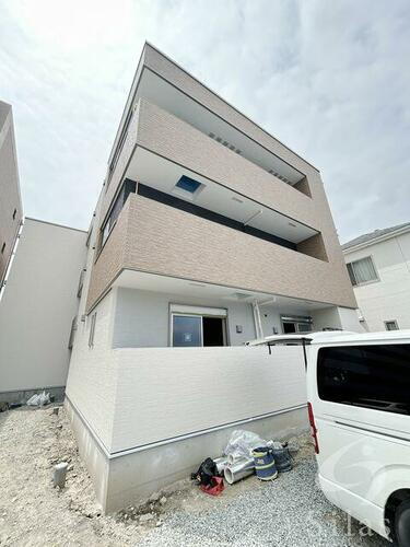 兵庫県宝塚市小林４丁目 3階建 