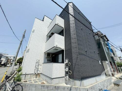 兵庫県西宮市鳴尾町４丁目 3階建