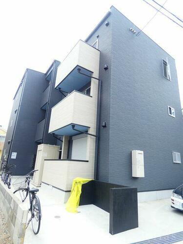 兵庫県尼崎市大物町１丁目 3階建