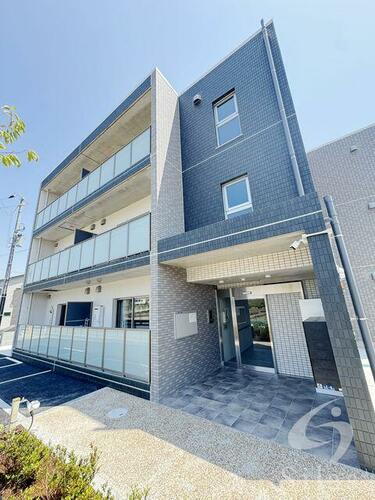 兵庫県宝塚市中筋５丁目 3階建