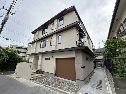 クレア岡本 3階建