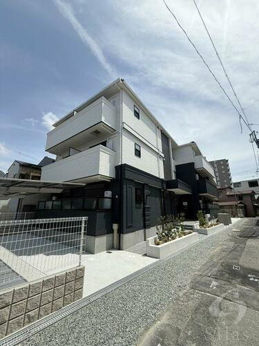 大阪府大阪市生野区小路２丁目 3階建