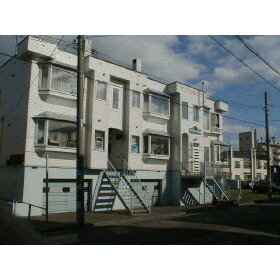 ホワイトハイム２４ 地上2階地下1階建