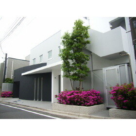 東京都世田谷区松原６丁目 3階建 築18年9ヶ月