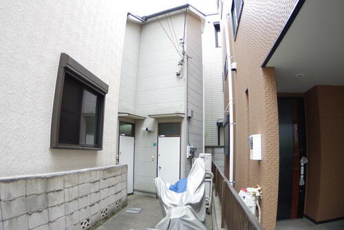 東京都豊島区池袋本町３丁目 2階建