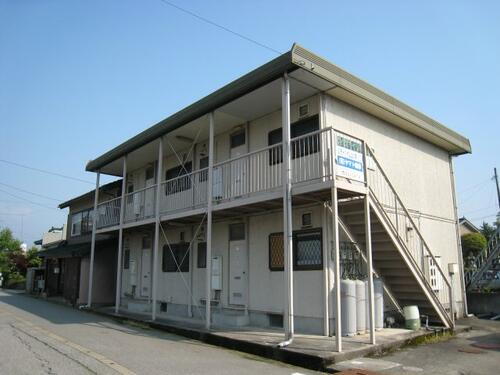 富山県滑川市上小泉 2階建