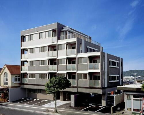 ＩＮＩＺＩＯ（イニジオ）