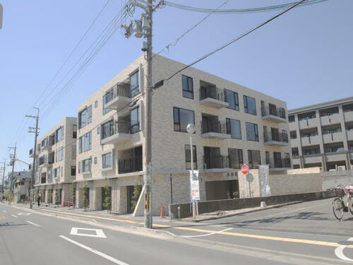 大阪府箕面市桜４丁目 4階建