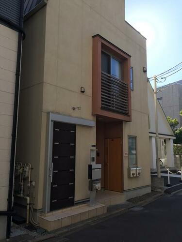 東京都新宿区若松町 3階建