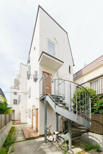 スパッツィオ南烏山 3階建