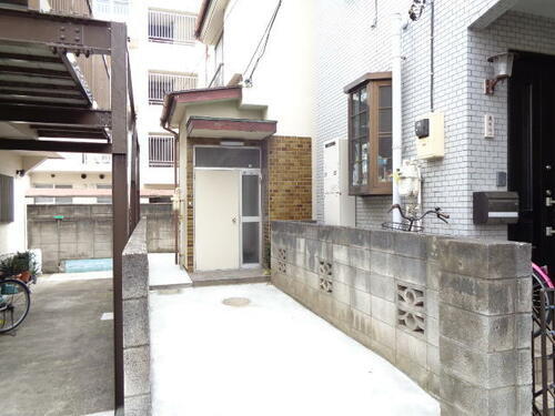 日成本町２丁目貸家