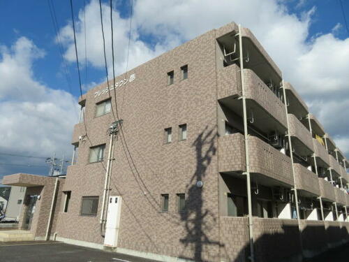 三重県名張市新田 3階建