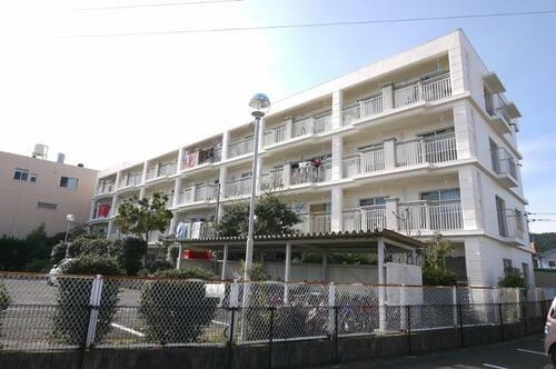 アゼール三条 4階建
