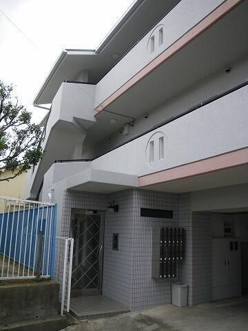 大阪府吹田市泉町２丁目 築32年8ヶ月 3階建