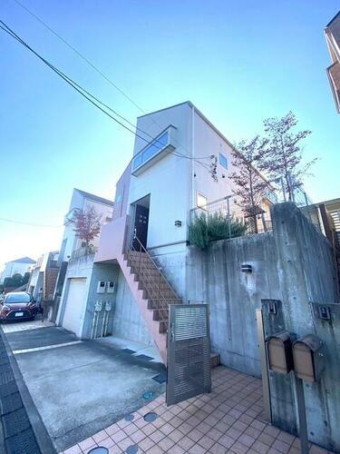 神奈川県横浜市青葉区あざみ野２丁目 2階建