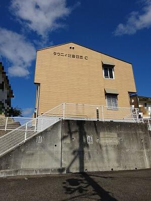 大阪府茨木市北春日丘４丁目 2階建