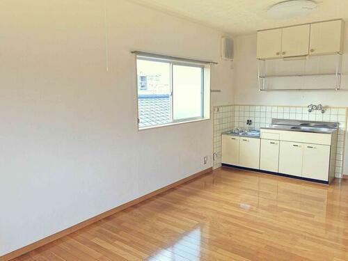 高知県高知市桜井町２丁目 築35年9ヶ月 3階建