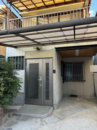 寝屋川市池田本町　ガレージ付き戸建て 2階建