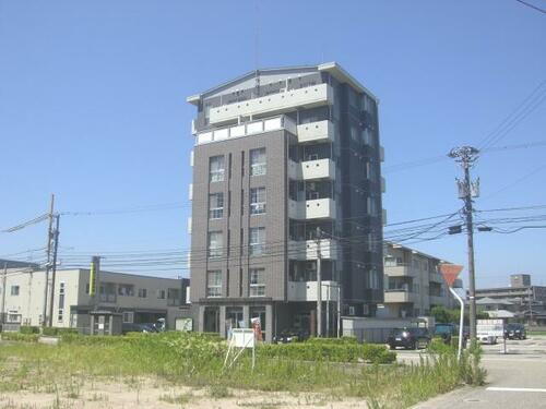 サクラハイツ駅南 7階建