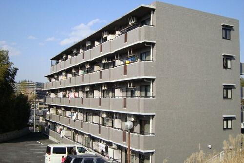 神奈川県横浜市青葉区新石川１丁目 5階建