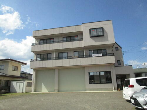 プレシアスイトウ 3階建