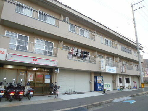 大阪府箕面市西小路１丁目 3階建
