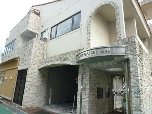 大阪府箕面市西小路２丁目 3階建
